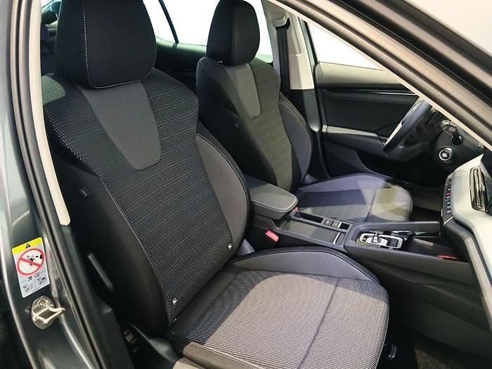 Usado Skoda Octavia Selection 150 CV (110 kW) 2025 Gris / plata Berlina