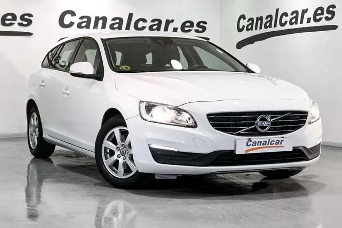 Usado Volvo V60 Kinetic 114 CV (83 kW) 2014 Blanco Familiar