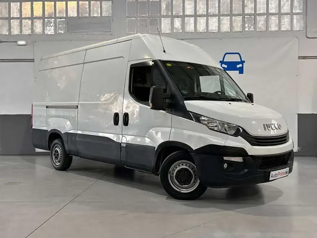 Usado Iveco Daily 156 CV (114 kW) 2019 Blanco Van