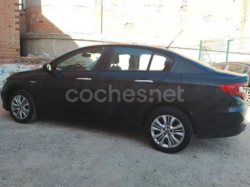 Usado Fiat Tipo Easy 120 CV (88 kW) 2018 Negro Berlina