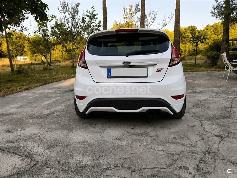 Usado Ford Fiesta ST 182 CV (133 kW) 2013 Blanco Berlina