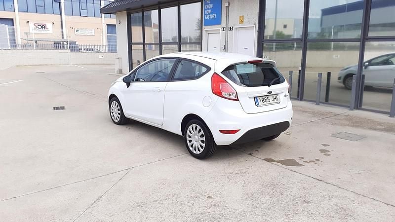Usado Ford Fiesta Trend 86 CV (63 kW) 2019 Blanco Utilitario