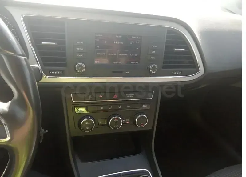 Usado Seat Leon Style 110 CV (80 kW) 2018 Blanco Berlina