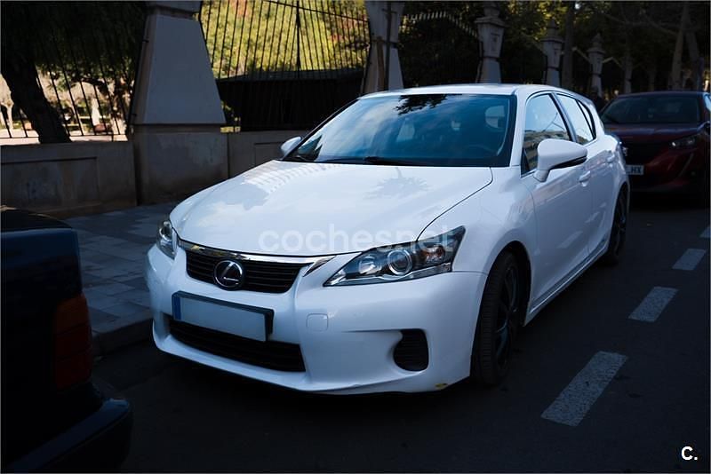 Usado Lexus CT200h 136 CV (100 kW) 2013 Blanco Berlina