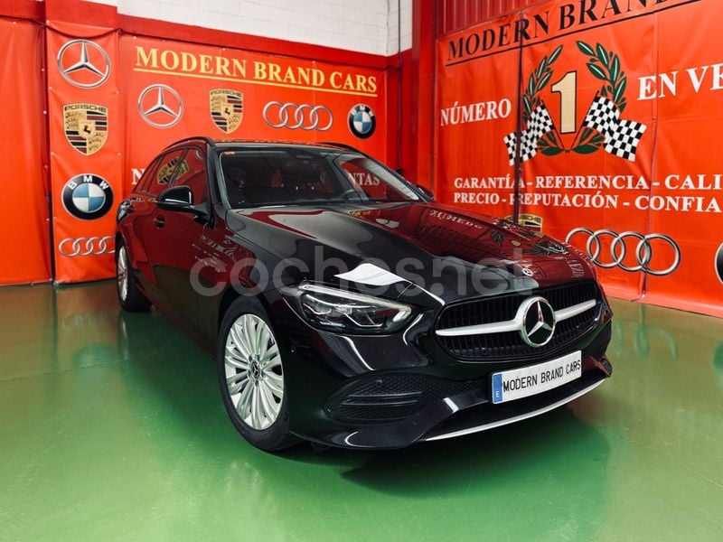 Usado Mercedes C200 160 CV (117 kW) 2022 Negro Familiar