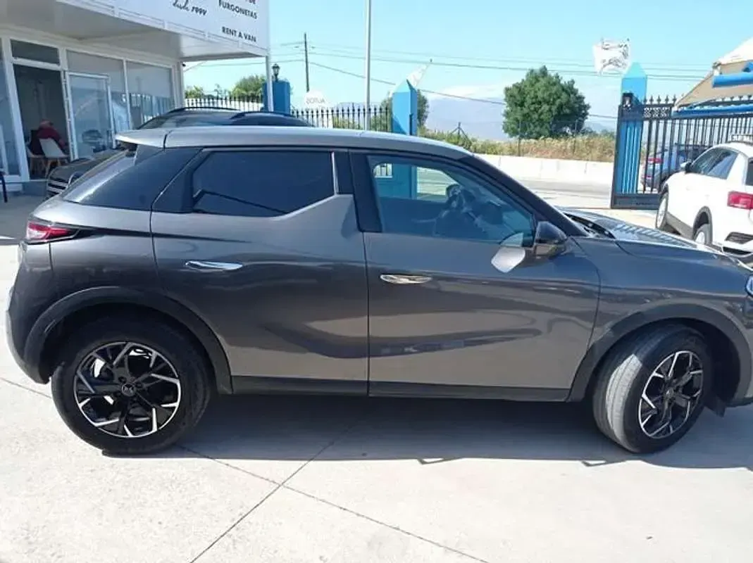 Usado DS Automobiles DS3 Crossback So Chic 102 CV (75 kW) 2021 Gris SUV