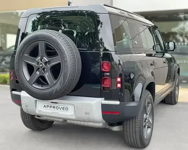 Usado Land Rover Defender S 250 HP (183 kW) 2024 Preto SUV
