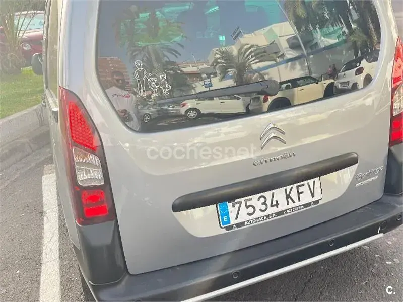 Usado Citroën Berlingo Feel 100 CV (73 kW) 2017 Gris / plata Monovolumen
