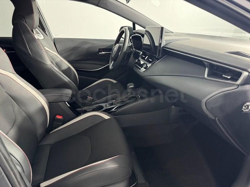 Usado Toyota Corolla Sport 196 CV (144 kW) 2025 Gris / plata Familiar