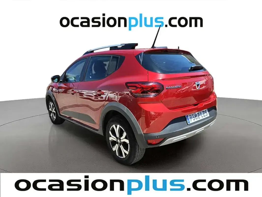 Usado Dacia Sandero Comfort 101 CV (74 kW) 2022 Rojo Utilitario