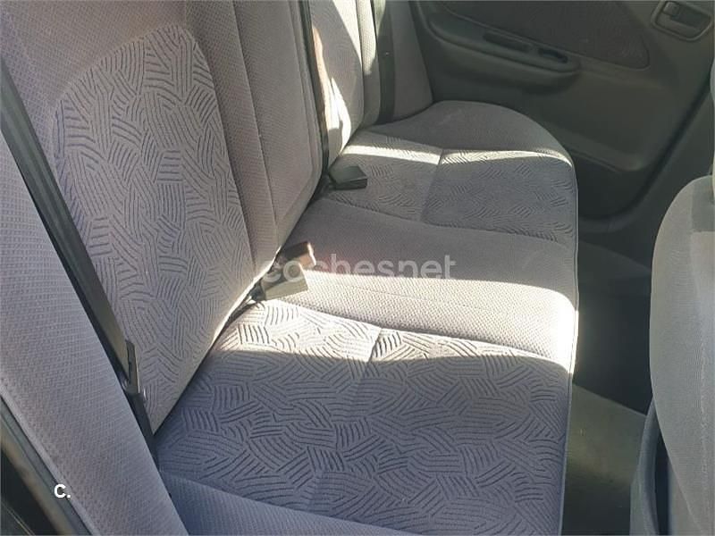 Usado Toyota Avensis Sol 128 CV (94 kW) 1999 Negro Berlina