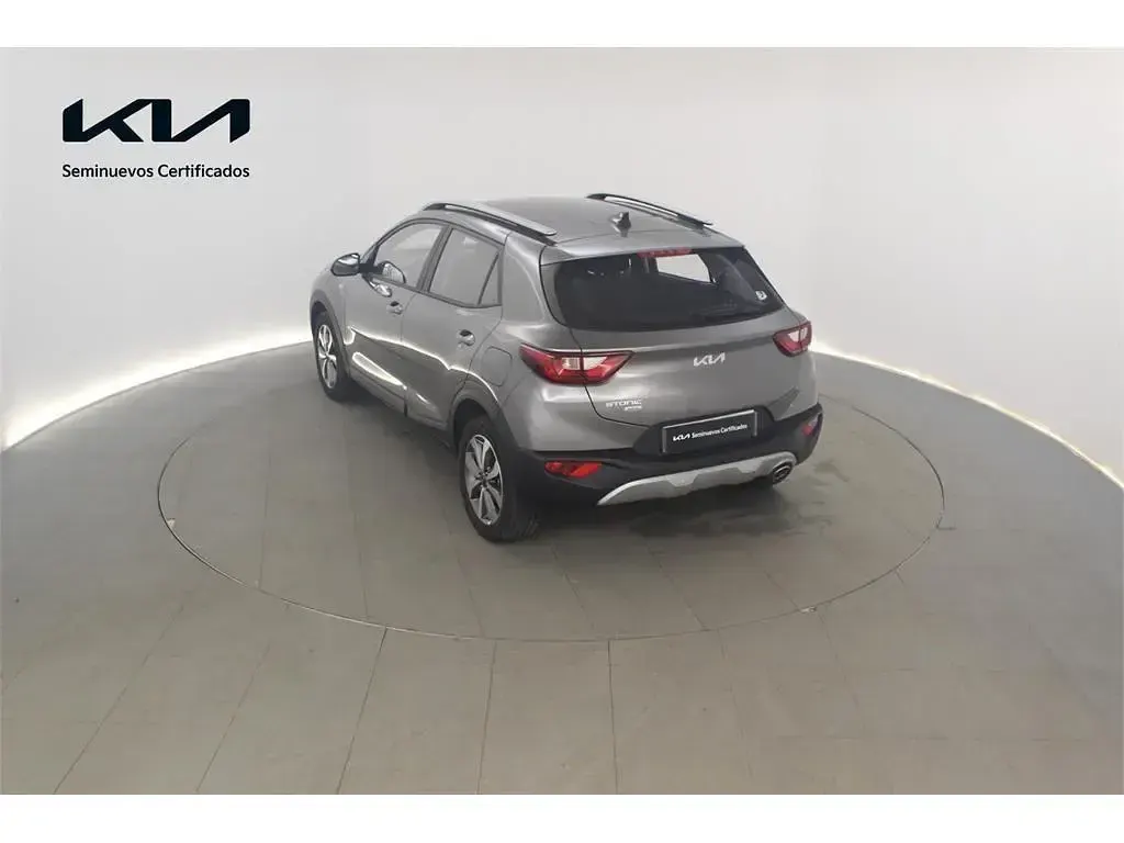 Usado Kia Stonic 101 CV (74 kW) 2025 Gris SUV