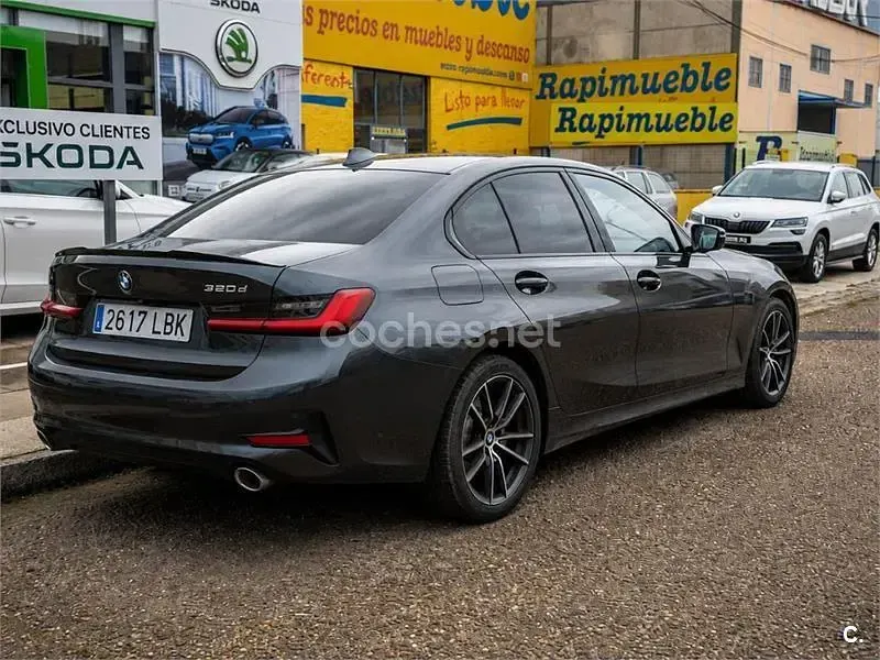 Usado BMW 320 Comfort Edition 190 CV (139 kW) 2019 Gris / plata Berlina