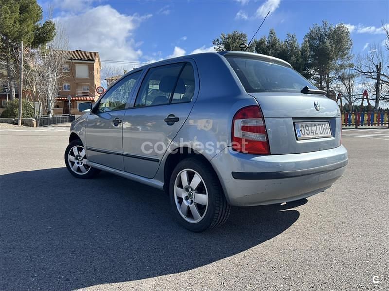 Usado Skoda Fabia Sport 101 CV (74 kW) 2005 Gris / plata Berlina