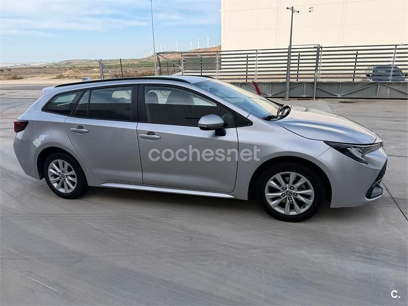 Usado Toyota Corolla Active 140 CV (102 kW) 2025 Gris / plata Familiar