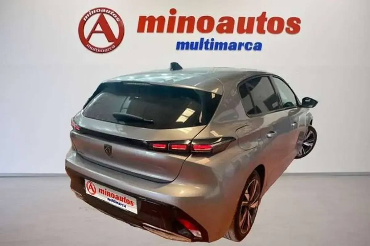 Usado Peugeot 308 Allure 131 CV (96 kW) 2023 Gris Utilitario