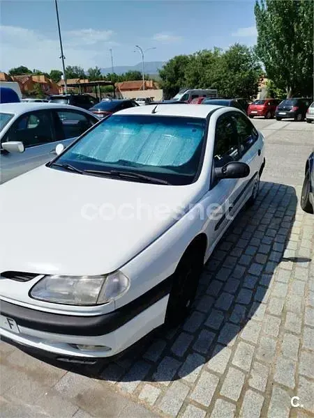 Usado Renault Laguna 85 CV (62 kW) 1997 Blanco Berlina