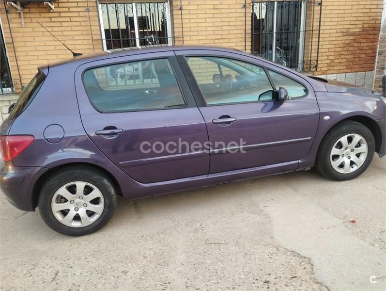 Violeta / lila Usado 2001 Peugeot 307 Berlina | 2000 € (Un poco caro) - Imagen 1/3