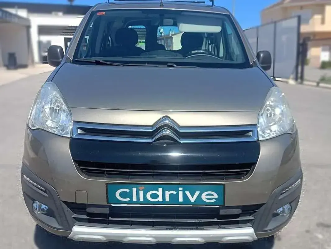 Usado Citroën Berlingo Feel 99 CV (72 kW) 2016 Marrón Monovolumen