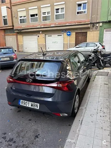 Usado Hyundai i20 84 CV (61 kW) 2022 Gris / plata Utilitario