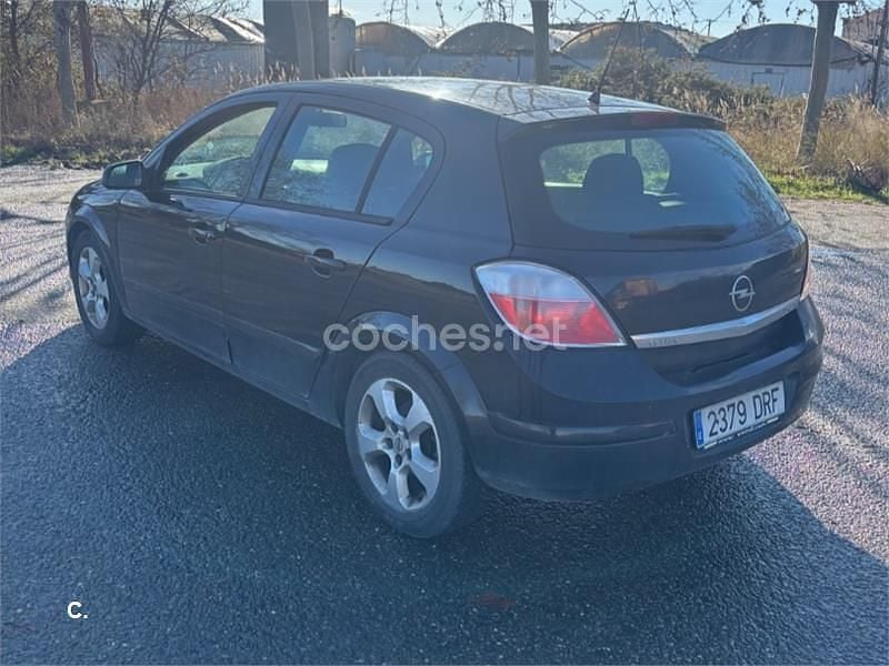Negro Usado 2005 Opel Astra Cosmo Berlina | 1500 € (Precio justo) - Imagen 1/4