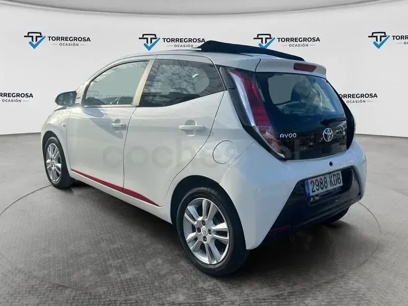 Begagnad Toyota Aygo X-wave 69 HK (50 kW) 2017 Vit Halvkombi