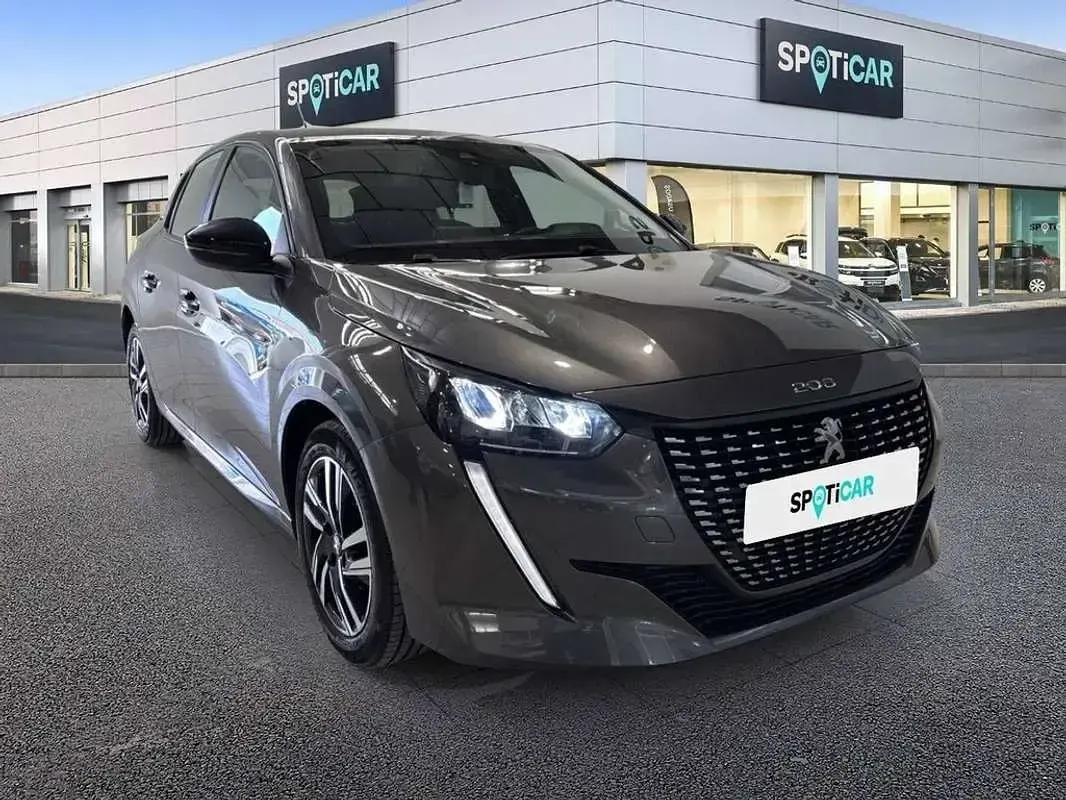 Usado Peugeot 208 Active 75 CV (55 kW) 2023 Gris Utilitario