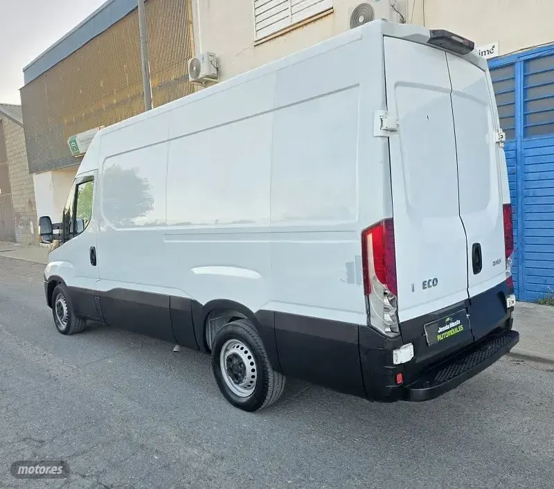 Usado Iveco Daily 146 CV (107 kW) 2016 Blanco Van
