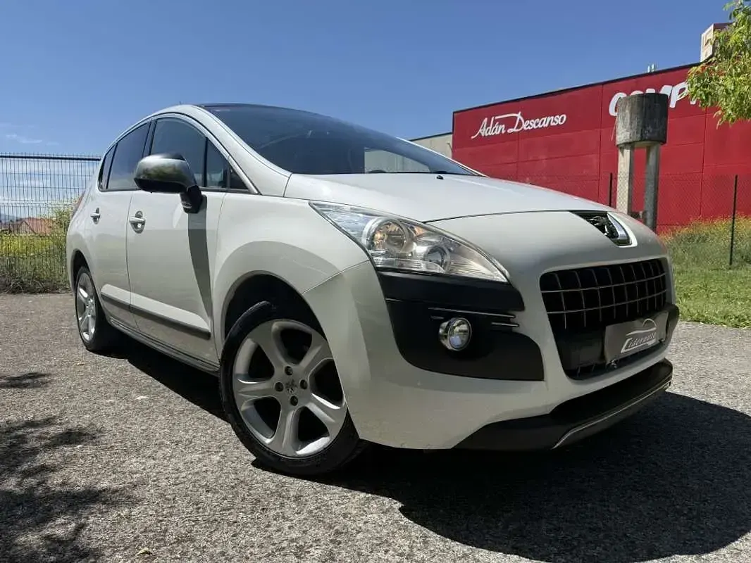 Usado Peugeot 3008 Access 115 CV (84 kW) 2013 Blanco Familiar
