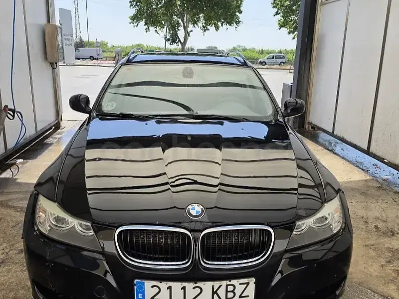 Usado BMW 318 143 CV (105 kW) 2010 Negro Familiar