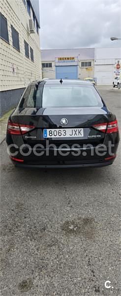 Begagnad Skoda Superb Ambition 150 HK (110 kW) 2017 Svart Sedan