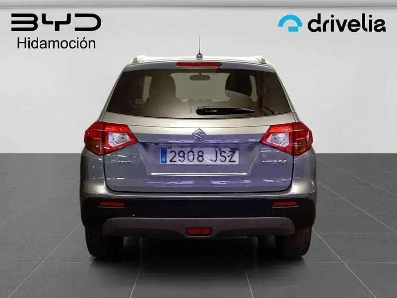 Usado Suzuki Vitara GLX 120 CV (88 kW) 2016 Gris / plata SUV