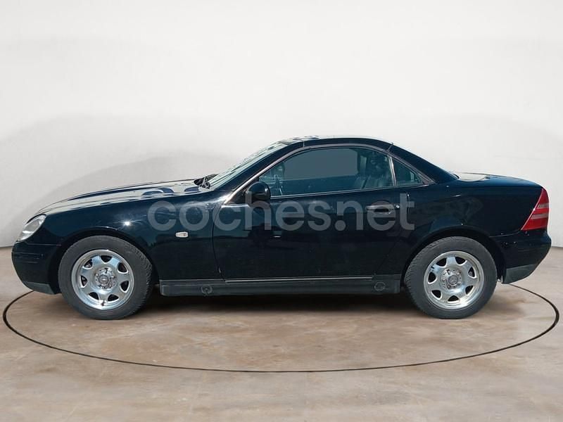Usado Mercedes SLK200 136 CV (100 kW) 1999 Negro Descapotable