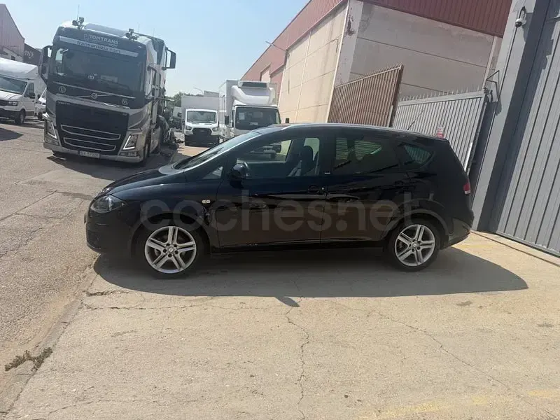 Usado Seat Altea XL Style 140 CV (102 kW) 2013 Negro Monovolumen