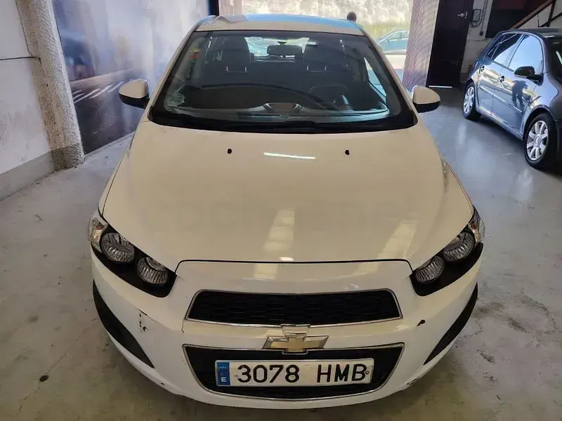 Usado Chevrolet Aveo LT 101 CV (74 kW) 2012 Blanco Berlina