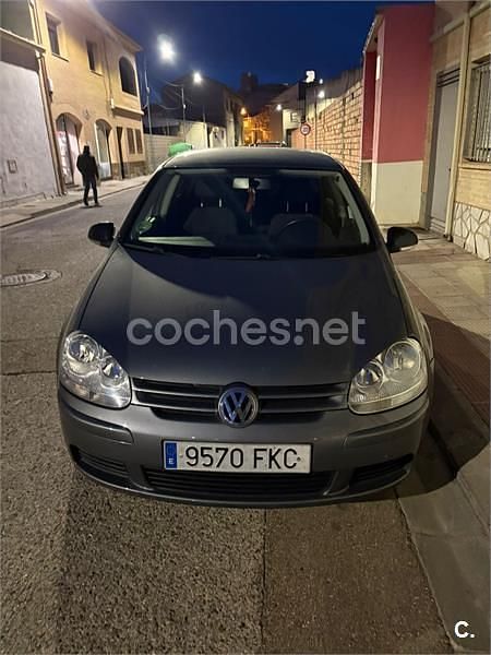 Usado VW Golf V Highline 102 HP (75 kW) 2007 Cinzento Sedan
