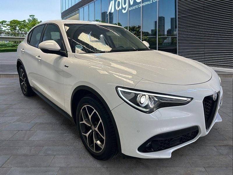 Usado Alfa Romeo Stelvio Sprint 190 CV (139 kW) 2021 Blanco SUV