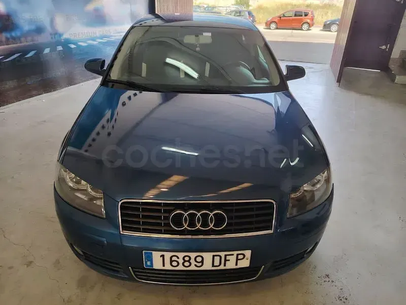 Usado Audi A3 Ambition 140 CV (102 kW) 2005 Azul Utilitario