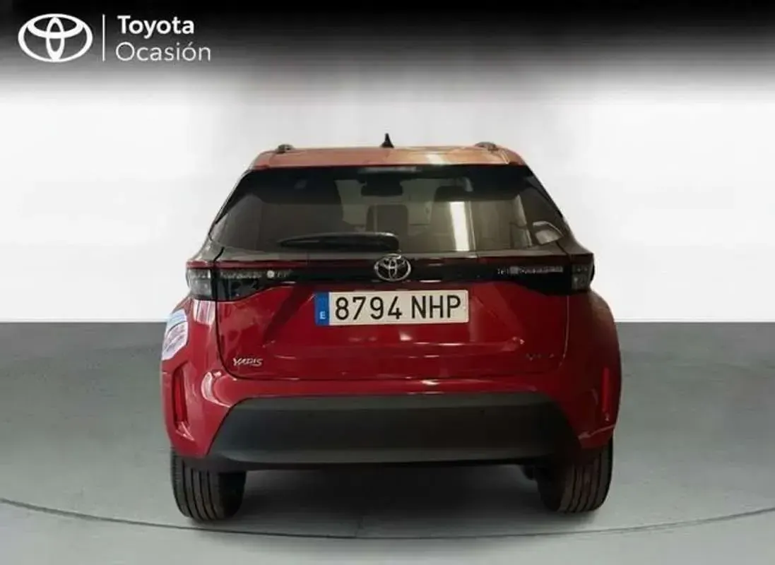 Usado Toyota Yaris Cross Active 131 CV (96 kW) 2025 Rojo SUV
