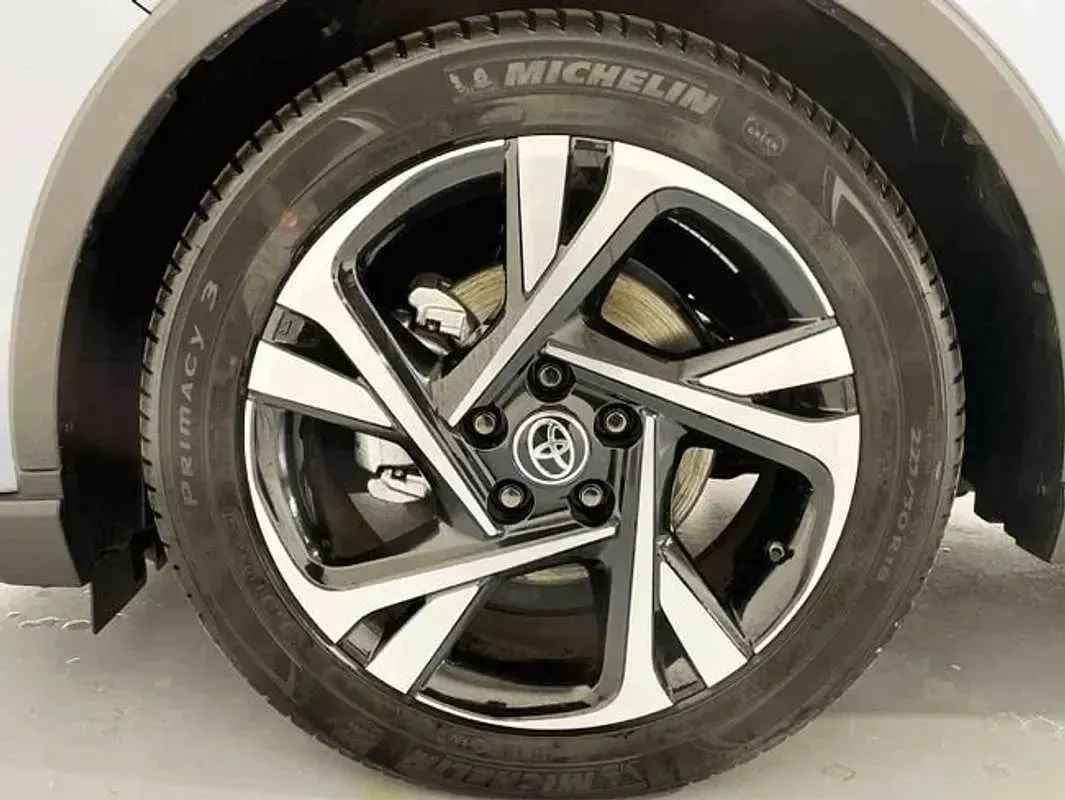 Usado Toyota C-HR Advance 122 CV (89 kW) 2022 Gris SUV