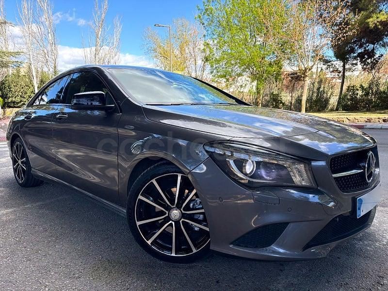 Usado Mercedes CLA220 AMG line 177 CV (130 kW) 2015 Gris / plata Berlina
