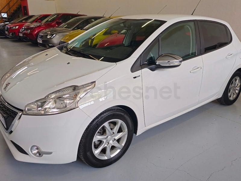 Usado Peugeot 208 Style 82 CV (60 kW) 2014 Blanco Utilitario