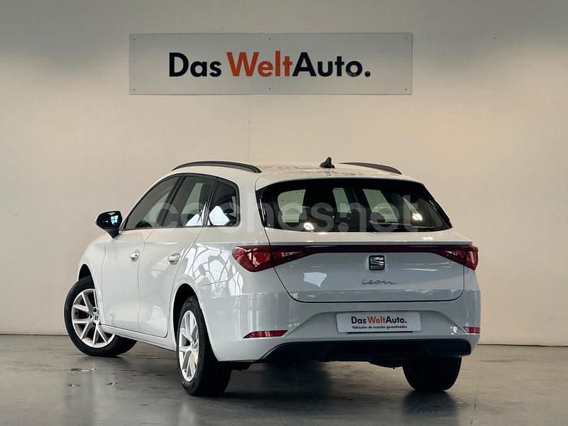 Usado Seat Leon Reference 115 CV (84 kW) 2022 Blanco Familiar