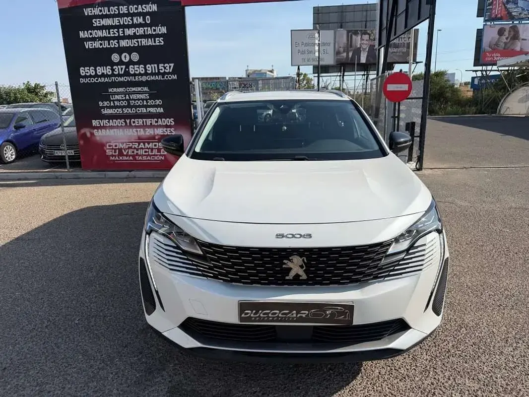 Usado Peugeot 5008 Allure 131 CV (96 kW) 2022 Blanco SUV