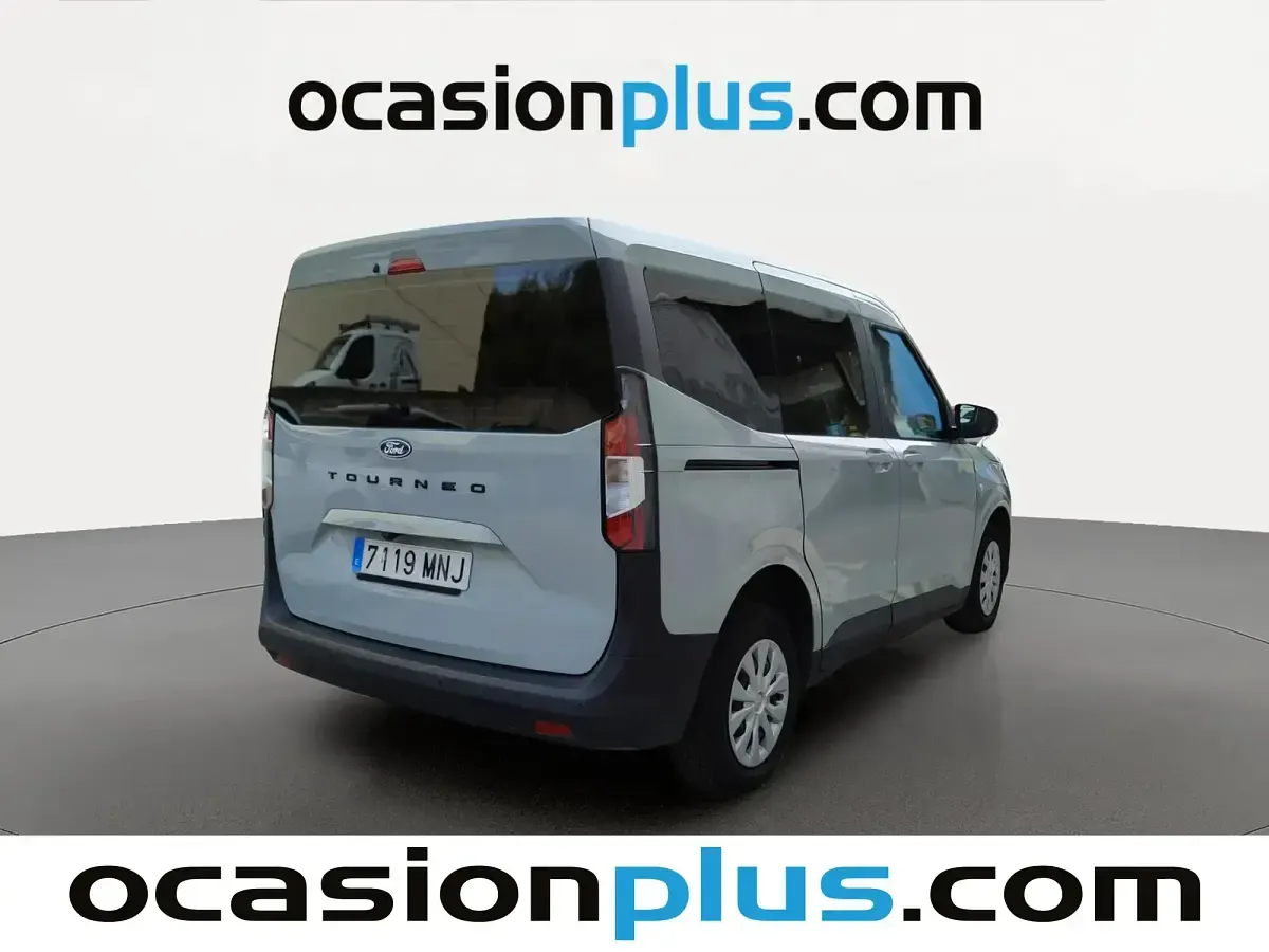Usado Ford Tourneo Courier Trend 125 CV (91 kW) 2024 Gris Monovolumen