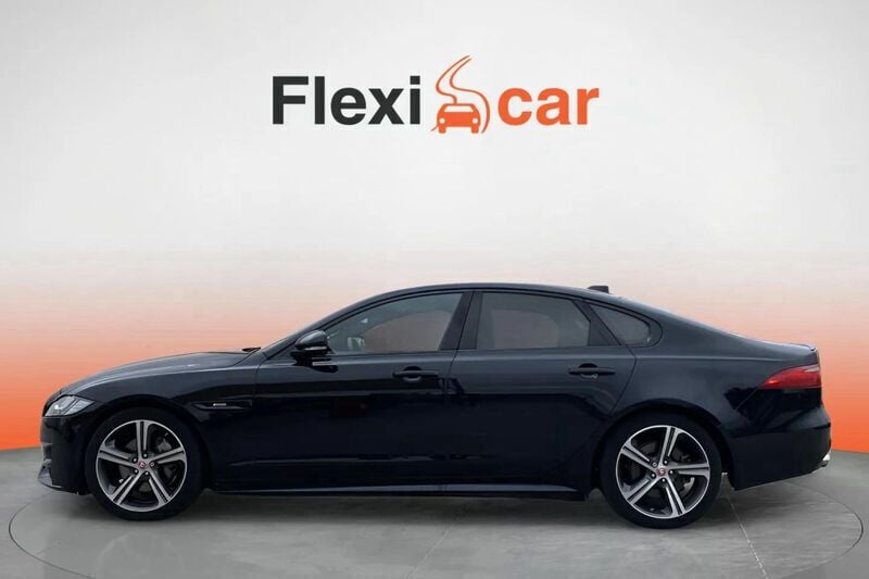 Usado Jaguar XF R-Sport 180 CV (132 kW) 2015 Negro Berlina