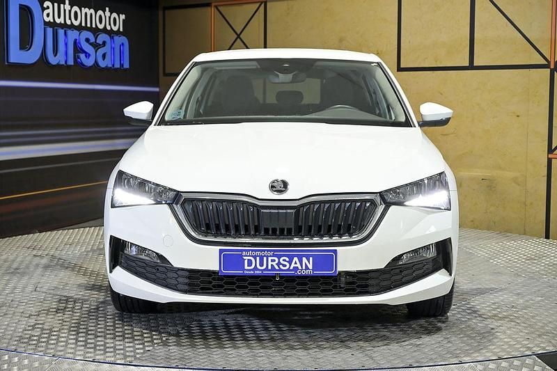 Usado Skoda Scala Ambition 110 CV (80 kW) 2023 Blanco Utilitario