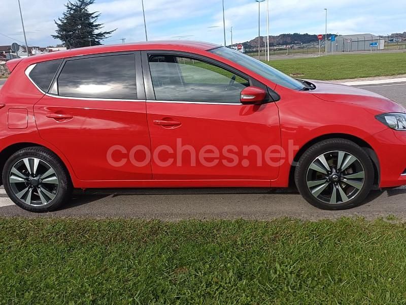 Usado Nissan Pulsar N-Connecta 115 CV (84 kW) 2016 Rojo Berlina