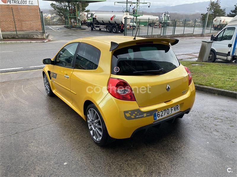 Usado Renault Clio II 200 CV (147 kW) 2007 Amarillo Berlina