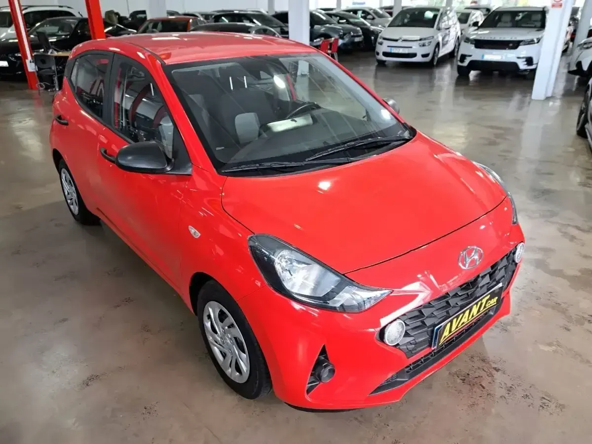 Usado Hyundai i10 66 CV (48 kW) 2020 Rojo Utilitario